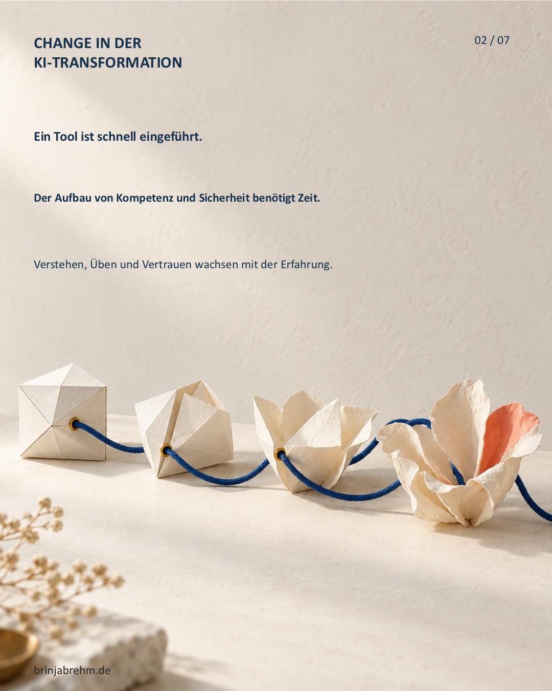 Folie 2 von 7: Ein Tool ist schnell eingeführt. Der Aufbau von Kompetenz und Sicherheit benötigt Zeit. Verstehen, Üben und Vertrauen wachsen mit der Erfahrung.